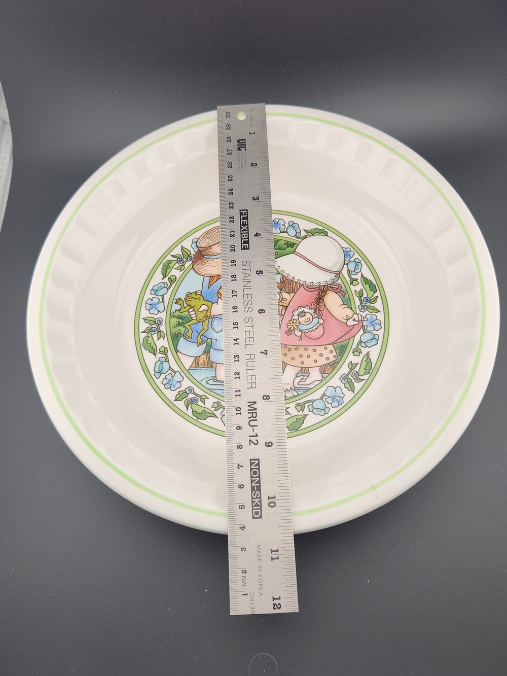 White Ceramic Pie Plate with Pastel Green Trim and Kids Illustration - Picture 4 of 7